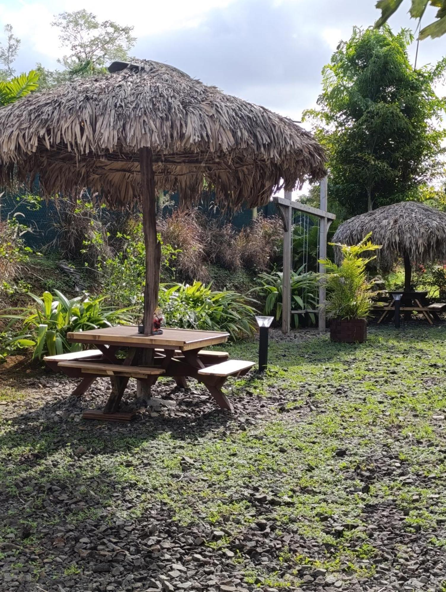 Dadi'S Little Paradis ซานต์-โรส ภายนอก รูปภาพ